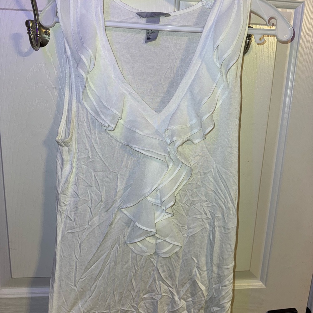 H & MWhite Ruffled Sleeveless Top